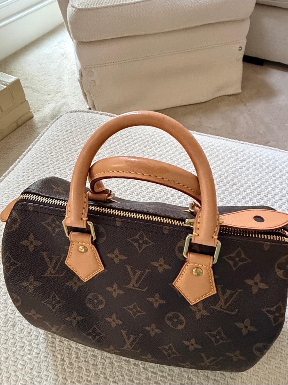 Louis Vuitton Brown Monogram Canvas Speedy 25 with tan handles. - Picture 2 of 15